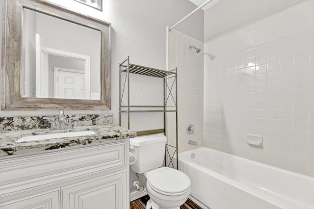 4418 Legends Bay Drive, Baytown, TX 77523