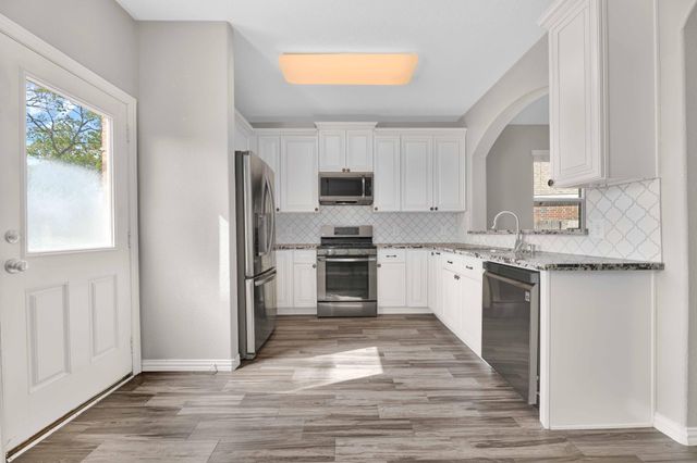 4418 Legends Bay Drive, Baytown, TX 77523