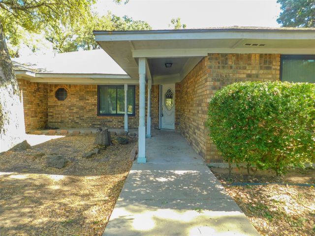 110 Carolyn Lane, Shady Shores, TX 76208
