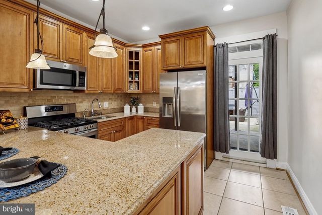 2106 FLEET ST, Baltimore, MD 21231