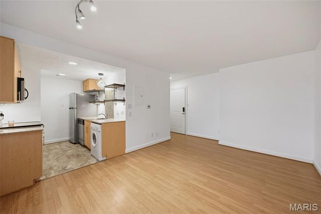 5696 Kingsbury Avenue 102, St Louis, MO 63112