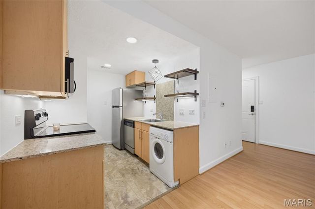 5696 Kingsbury Avenue 102, St Louis, MO 63112
