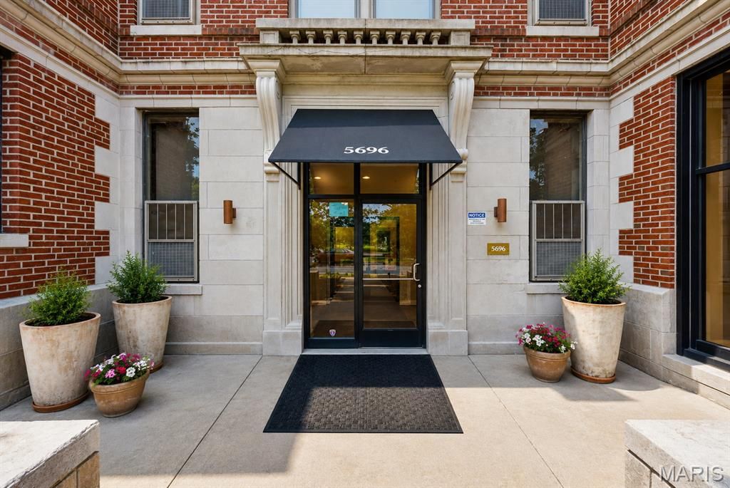 5696 Kingsbury Avenue 102, St Louis, MO 63112