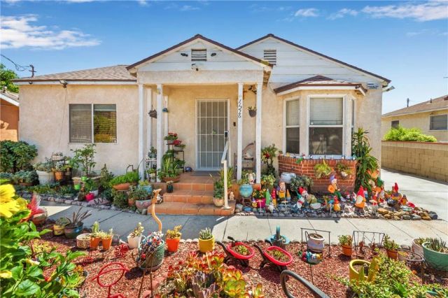 11216 Erwin Street, North Hollywood, CA 91606