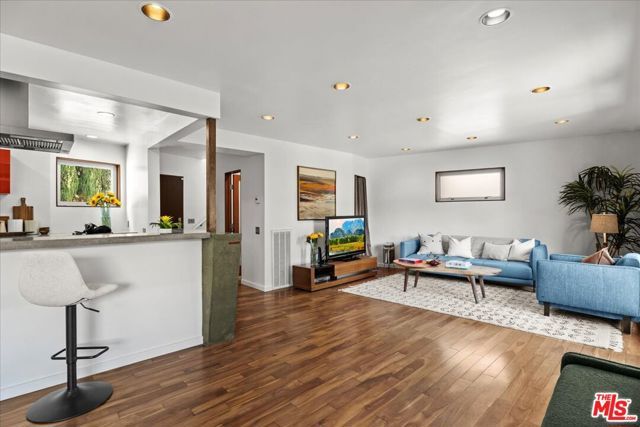 3234 Hillock Drive, Los Angeles, CA 90068