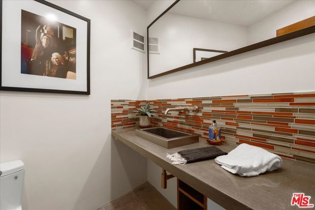 3234 Hillock Drive, Los Angeles, CA 90068