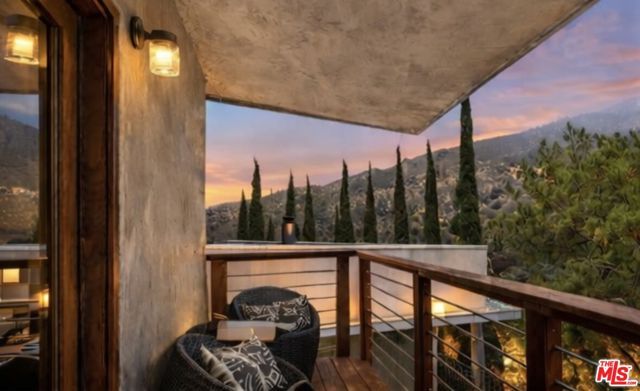 3234 Hillock Drive, Los Angeles, CA 90068