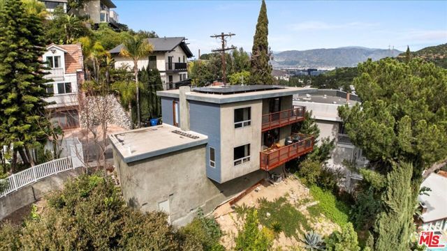 3234 Hillock Drive, Los Angeles, CA 90068