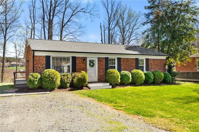 1505 Runabout Road, Pfafftown, NC 27040