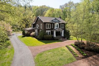 64 East Weatogue Street, Simsbury, CT 06070
