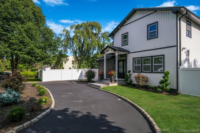 2 Polo Street, Dix Hills, NY 11746