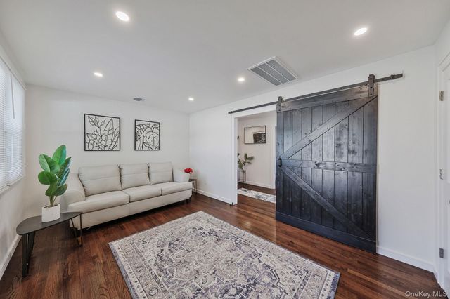 2 Polo Street, Dix Hills, NY 11746