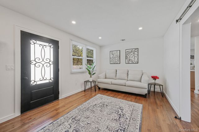 2 Polo Street, Dix Hills, NY 11746