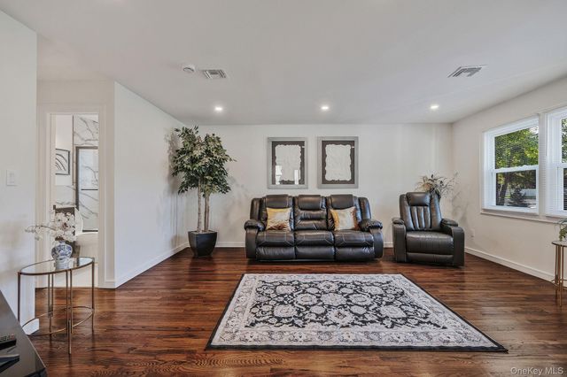 2 Polo Street, Dix Hills, NY 11746