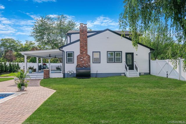 2 Polo Street, Dix Hills, NY 11746