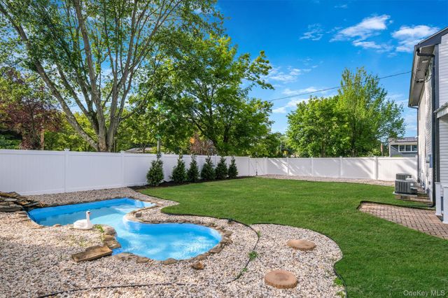 2 Polo Street, Dix Hills, NY 11746