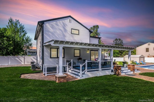 2 Polo Street, Dix Hills, NY 11746