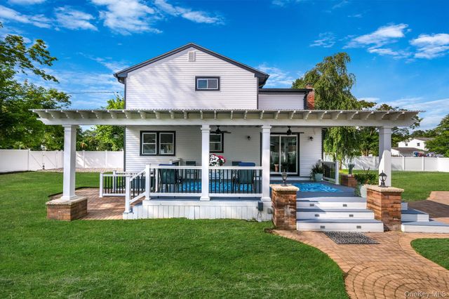 2 Polo Street, Dix Hills, NY 11746