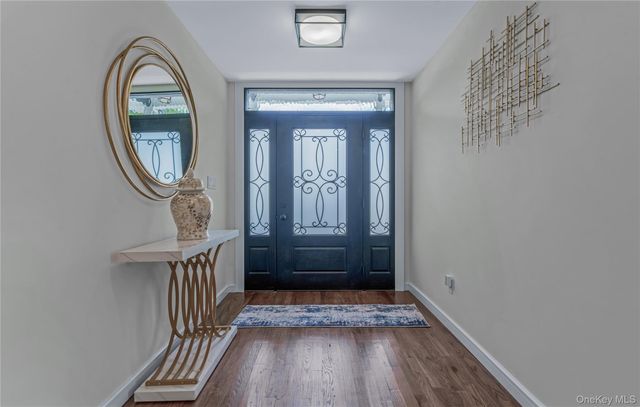 2 Polo Street, Dix Hills, NY 11746