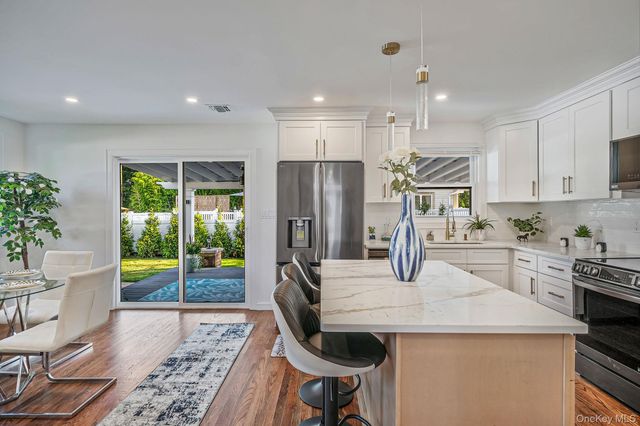 2 Polo Street, Dix Hills, NY 11746