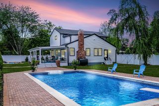 2 Polo Street, Dix Hills, NY 11746