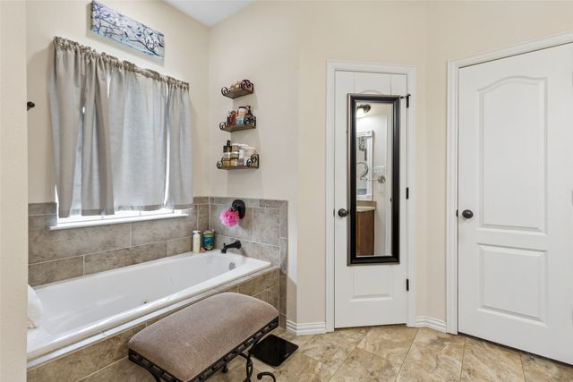 107 Blue Ribbon Trail, Weatherford, TX 76087