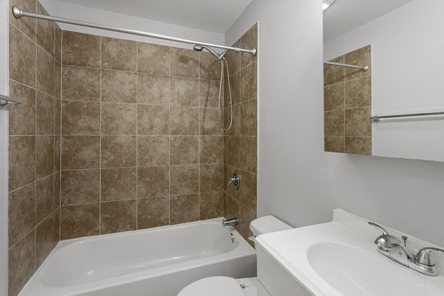 7359 N Ashland Boulevard G, Chicago, IL 60626