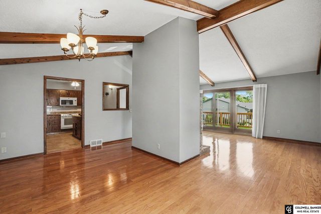 9374 Parker Street, Omaha, NE 68114