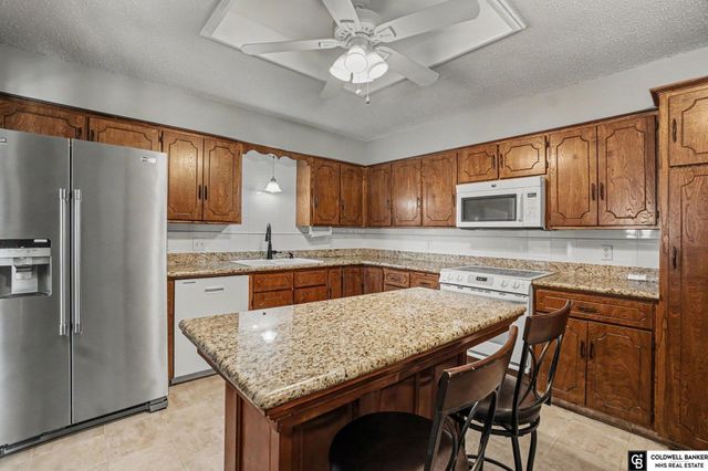 9374 Parker Street, Omaha, NE 68114