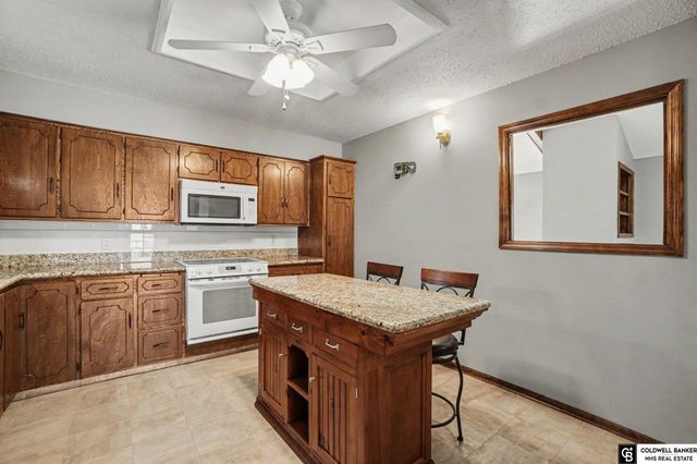 9374 Parker Street, Omaha, NE 68114