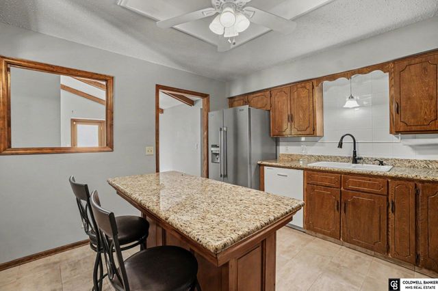 9374 Parker Street, Omaha, NE 68114