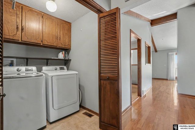 9374 Parker Street, Omaha, NE 68114
