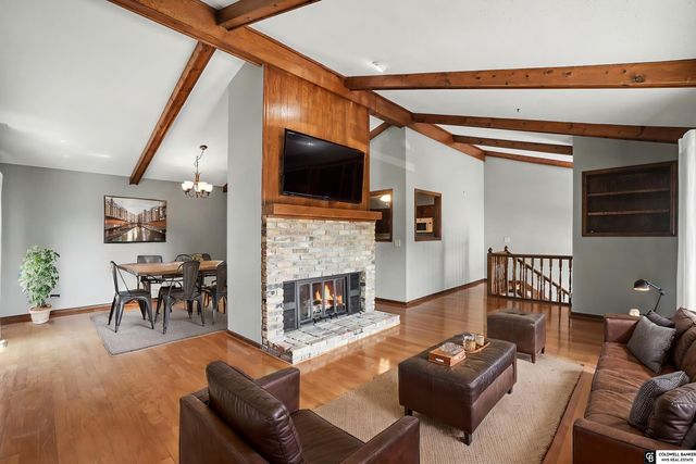 9374 Parker Street, Omaha, NE 68114