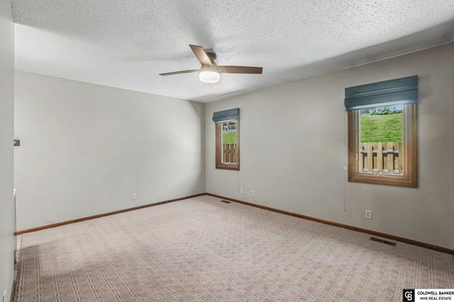 9374 Parker Street, Omaha, NE 68114
