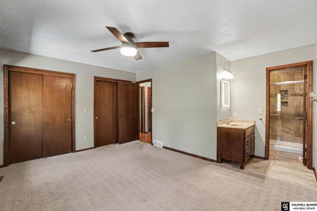 9374 Parker Street, Omaha, NE 68114