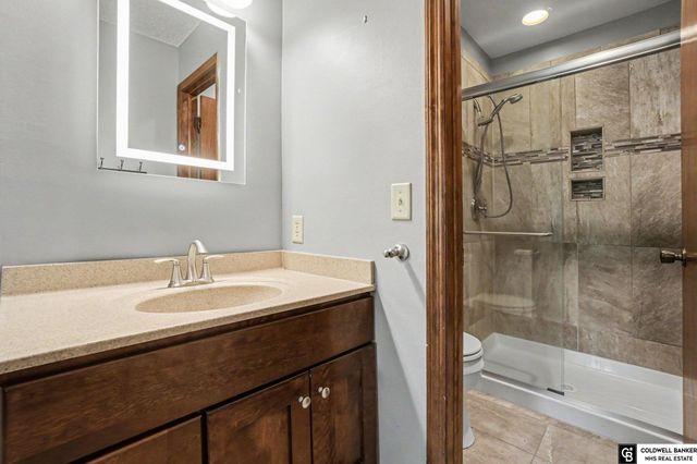 9374 Parker Street, Omaha, NE 68114