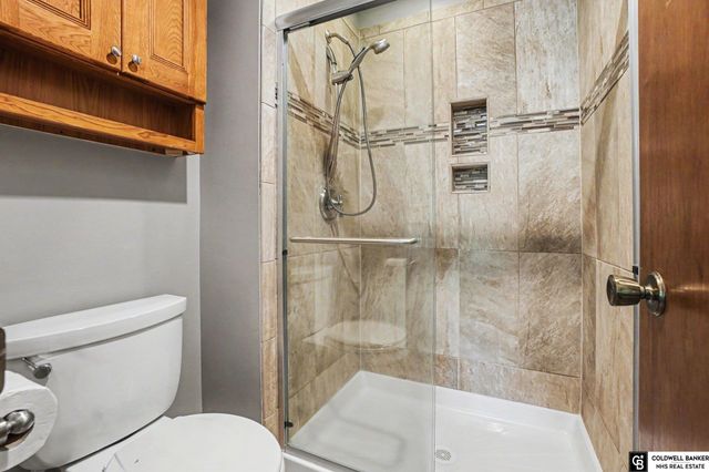 9374 Parker Street, Omaha, NE 68114