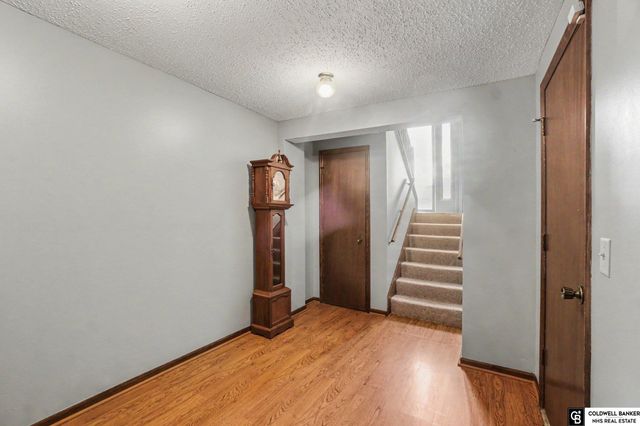 9374 Parker Street, Omaha, NE 68114