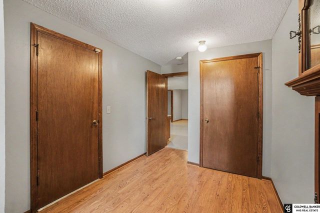 9374 Parker Street, Omaha, NE 68114