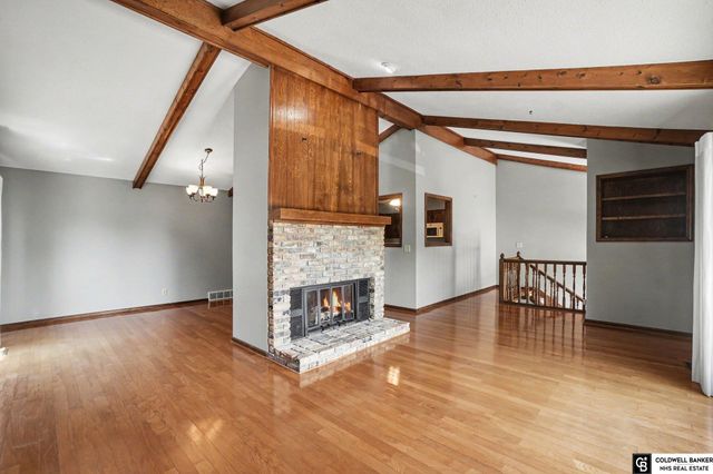 9374 Parker Street, Omaha, NE 68114