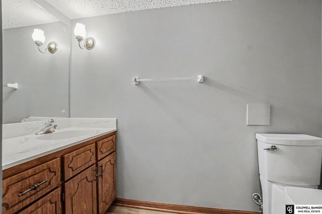9374 Parker Street, Omaha, NE 68114