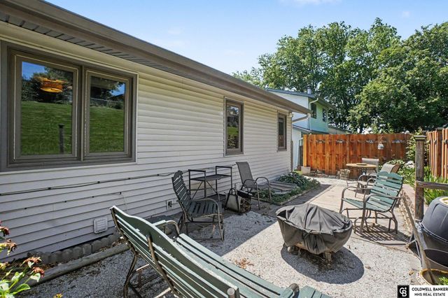 9374 Parker Street, Omaha, NE 68114