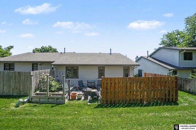 9374 Parker Street, Omaha, NE 68114