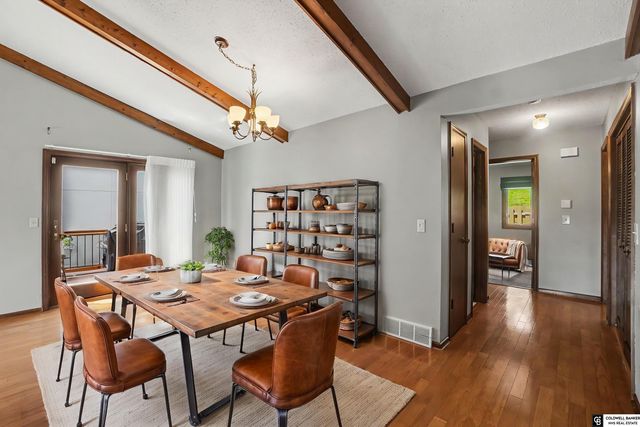 9374 Parker Street, Omaha, NE 68114