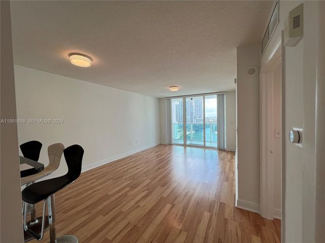 31 SE 5th St 1409, Miami, FL 33131