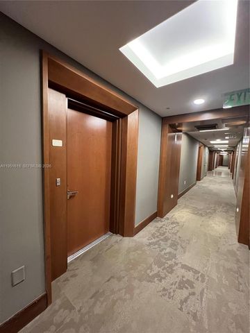 31 SE 5th St 1409, Miami, FL 33131