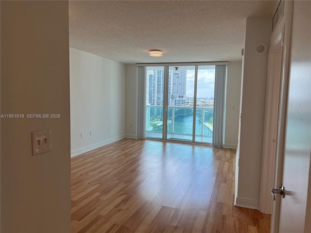 31 SE 5th St 1409, Miami, FL 33131