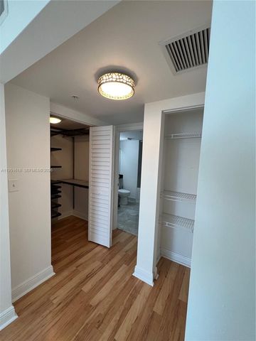 31 SE 5th St 1409, Miami, FL 33131