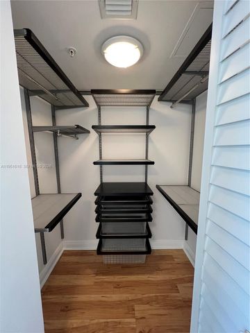 31 SE 5th St 1409, Miami, FL 33131