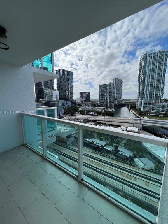 31 SE 5th St 1409, Miami, FL 33131